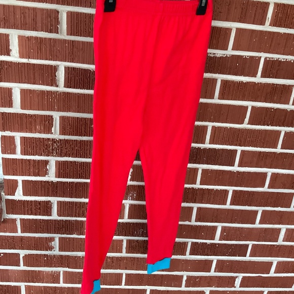 Dr Seuss Cat in the Hat pajamas kids size 10,fit smaller, unisex - Picture 4 of 4